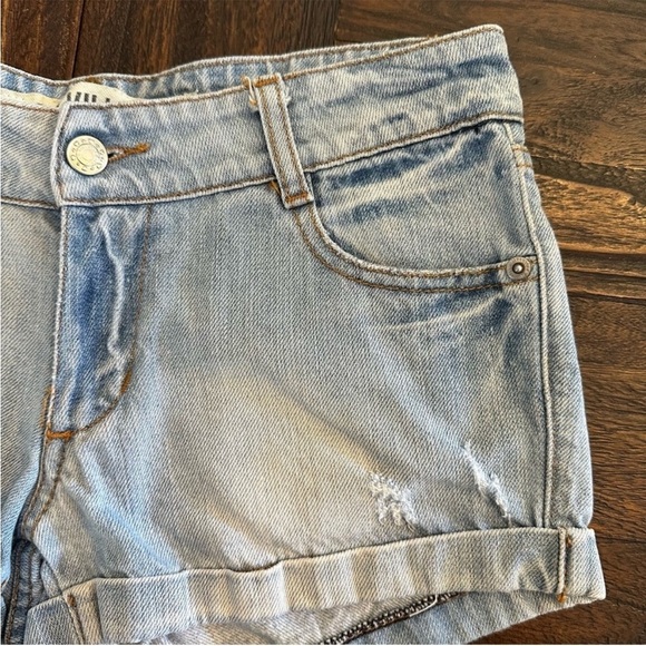Brandy Melville Light wash Distressed Denim Jean Shorts - Picture 6 of 9